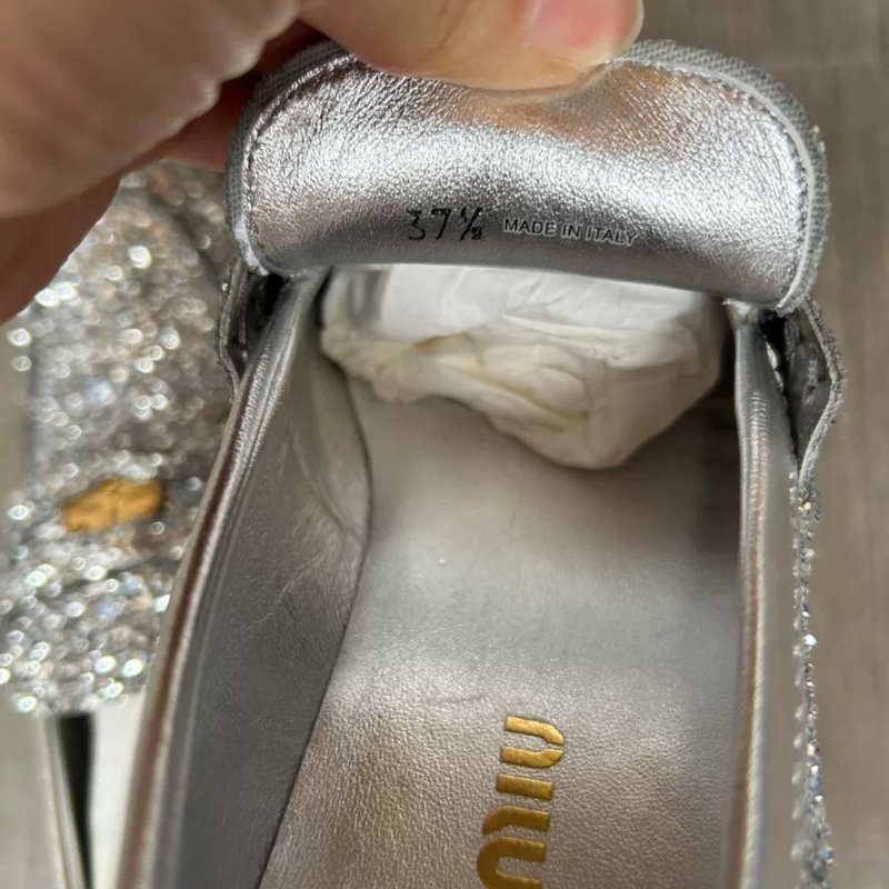 MIUMIU全新銀色金幣樂福鞋 尺寸37.5碼 原價近四萬-3