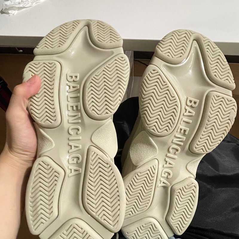 Balenciaga triple s 經典奶茶色老爹鞋 38號 全新閒置 有防塵袋以及鞋帶-2