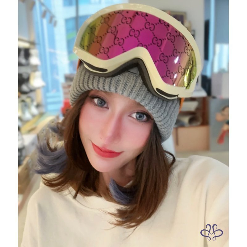 GUCCI 限量版主打款 粉桃色滿版logo 蔡司雙層防護鏡面白框造型雪鏡-0
