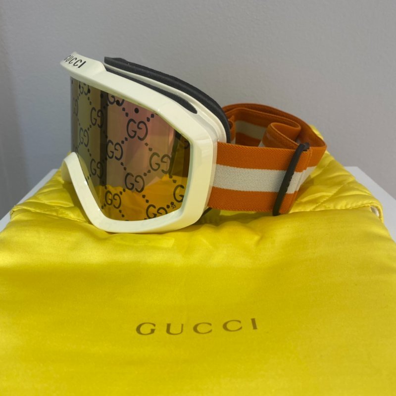 GUCCI 限量版主打款 粉桃色滿版logo 蔡司雙層防護鏡面白框造型雪鏡-4