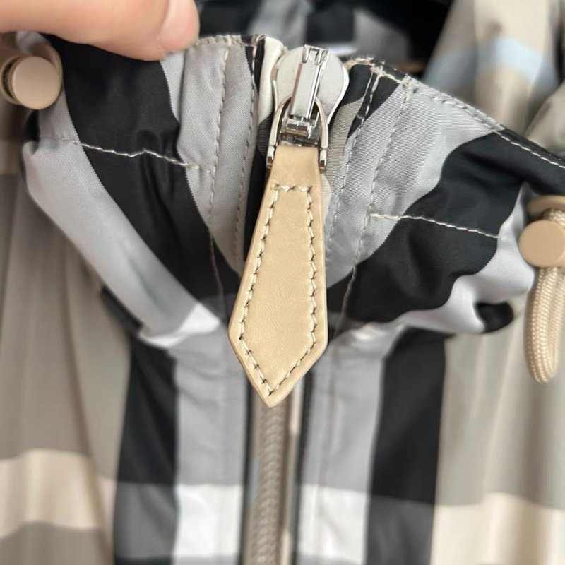 Burberry 連帽收腰風衣外套 M-1