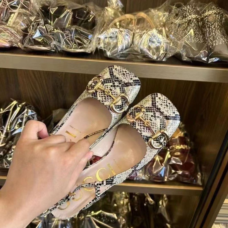 Gucci 馬蹄扣方頭鞋 37號 高價蛇纹款 只穿一次非常新-4