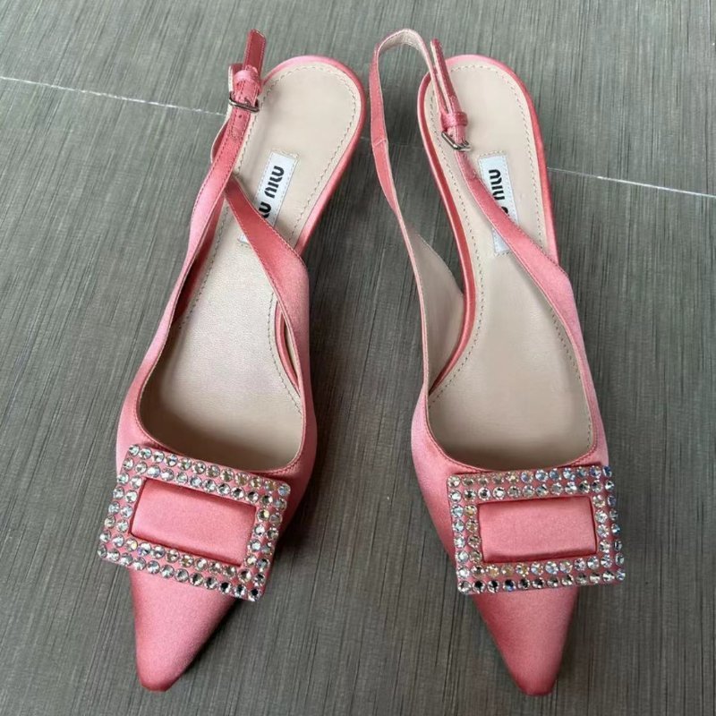 MIUMIU 粉色緞面鑽扣低跟涼鞋 尺寸37.5碼 僅試穿-3