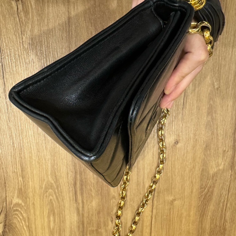 vintage Chanel黑色羊皮梯形流蘇雕花金鍊chain bag-8