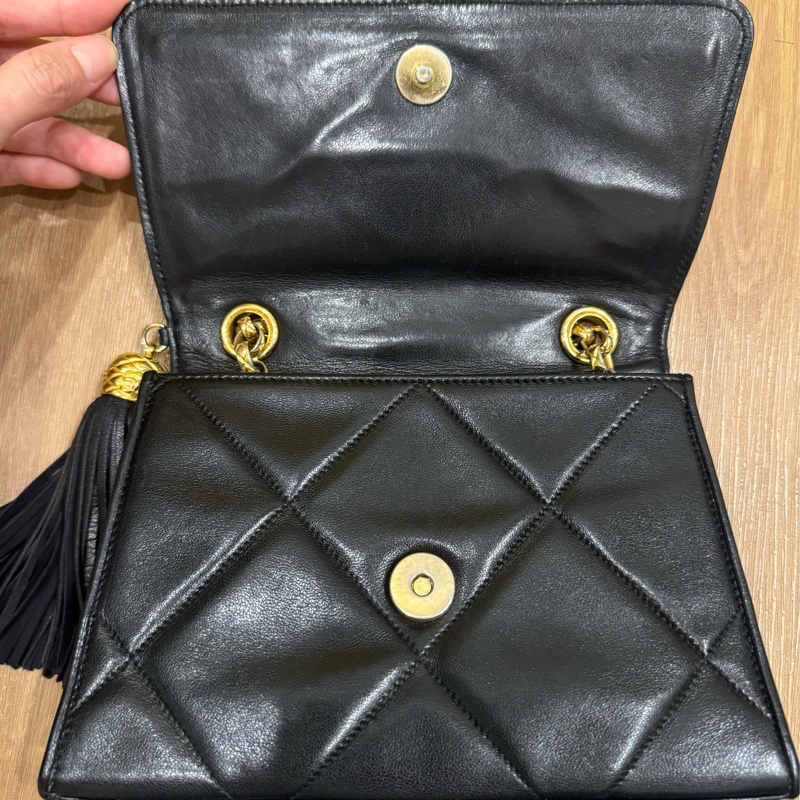 vintage Chanel黑色羊皮梯形流蘇雕花金鍊chain bag-11