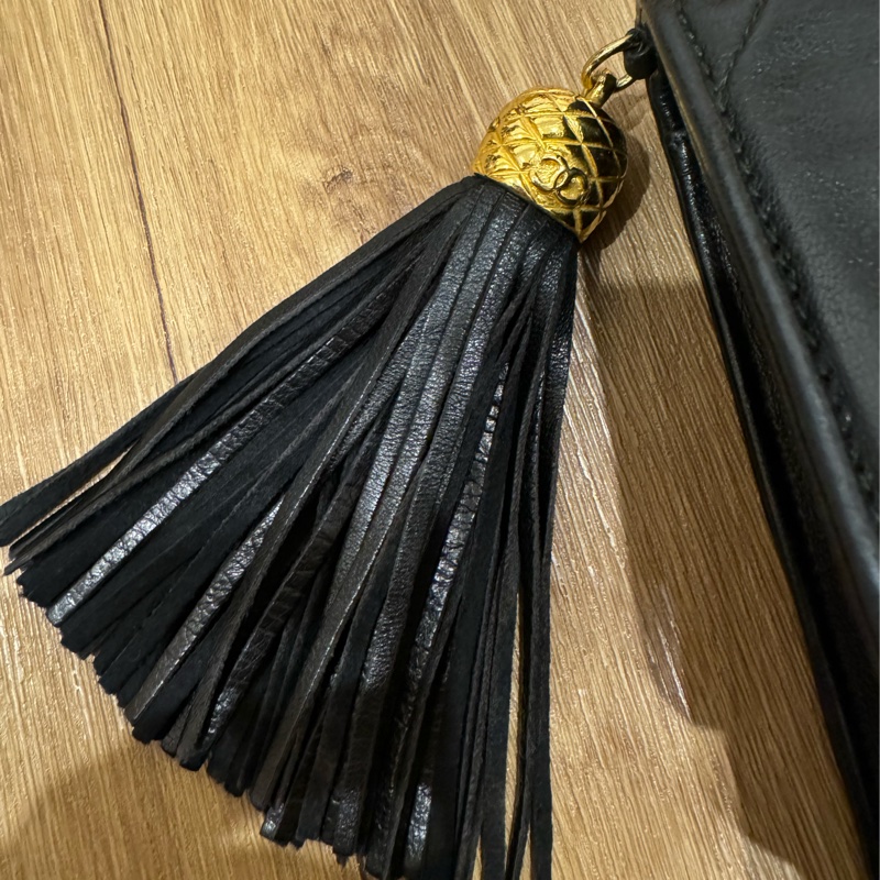 vintage Chanel黑色羊皮梯形流蘇雕花金鍊chain bag-14