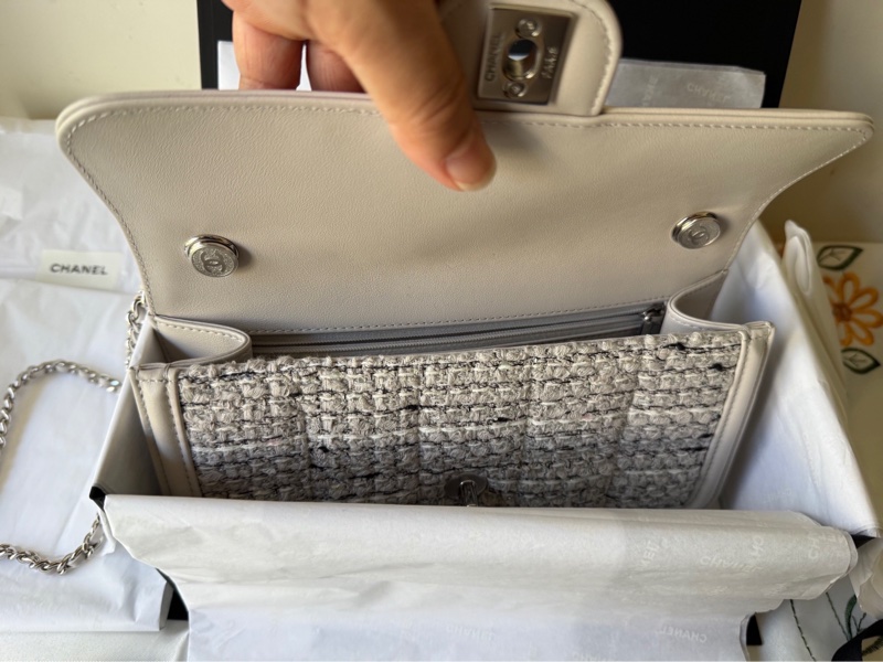 Chanel香奈兒24K灰色銀釦斜紋軟呢斜背包-5