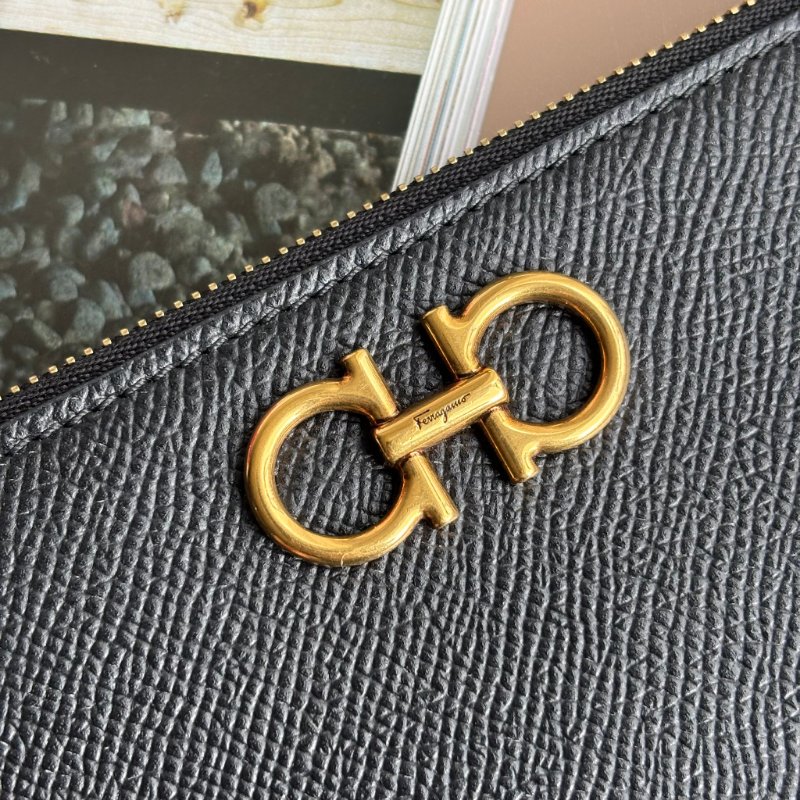::Salvatore Ferragamo:: 菲拉格慕 GANCINI信用卡包 錢包 扁夾 手拿包-2