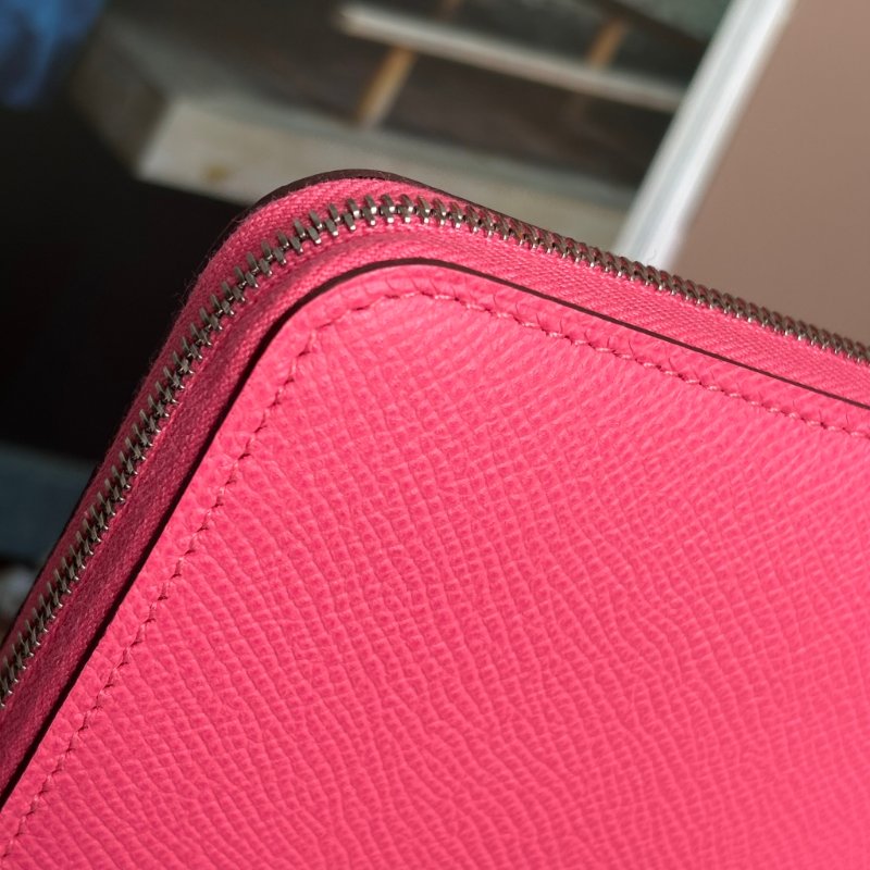 ::HERMES 愛馬仕:: C刻Silk In系列玫瑰杜鵑粉色牛皮拉鍊絲巾短夾-11