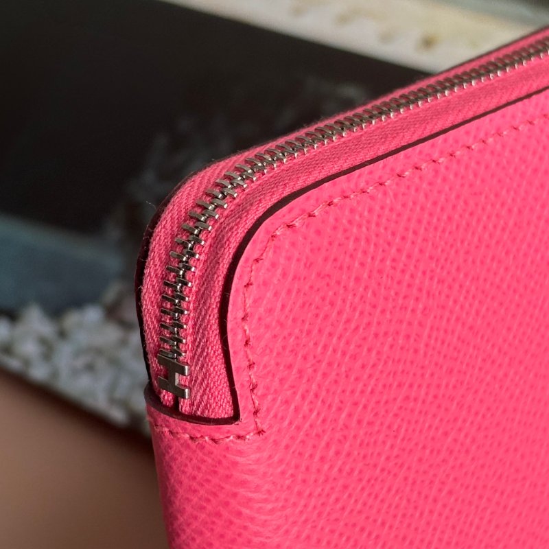 ::HERMES 愛馬仕:: C刻Silk In系列玫瑰杜鵑粉色牛皮拉鍊絲巾短夾-14