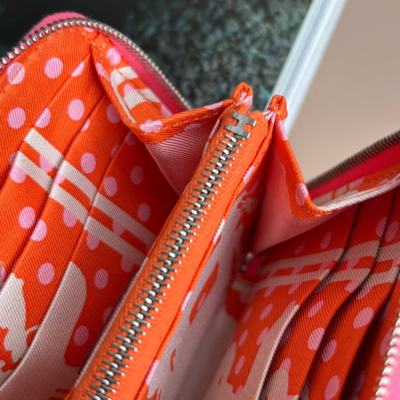 ::HERMES 愛馬仕:: C刻Silk In系列玫瑰杜鵑粉色牛皮拉鍊絲巾短夾-24