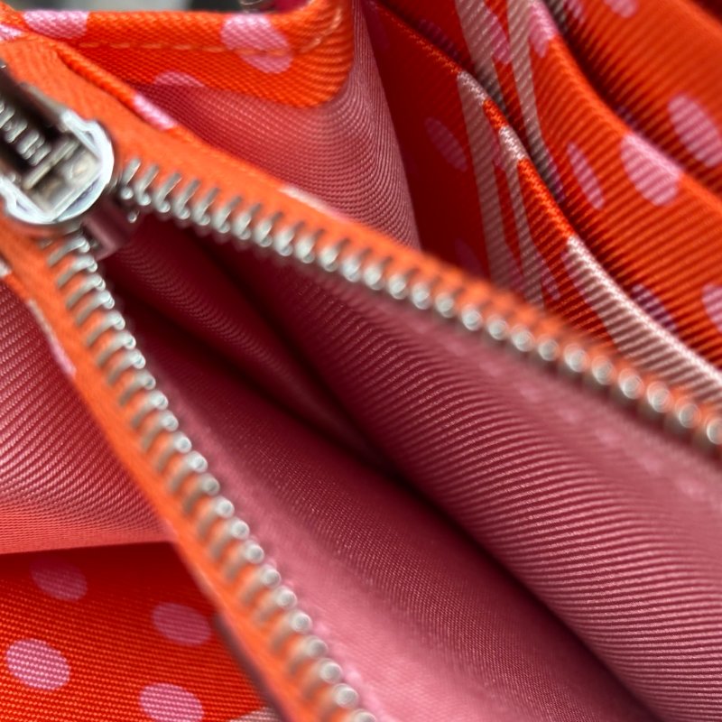 ::HERMES 愛馬仕:: C刻Silk In系列玫瑰杜鵑粉色牛皮拉鍊絲巾短夾-26