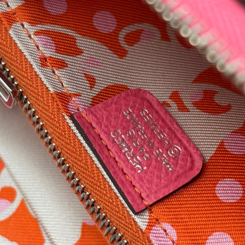 ::HERMES 愛馬仕:: C刻Silk In系列玫瑰杜鵑粉色牛皮拉鍊絲巾短夾-28