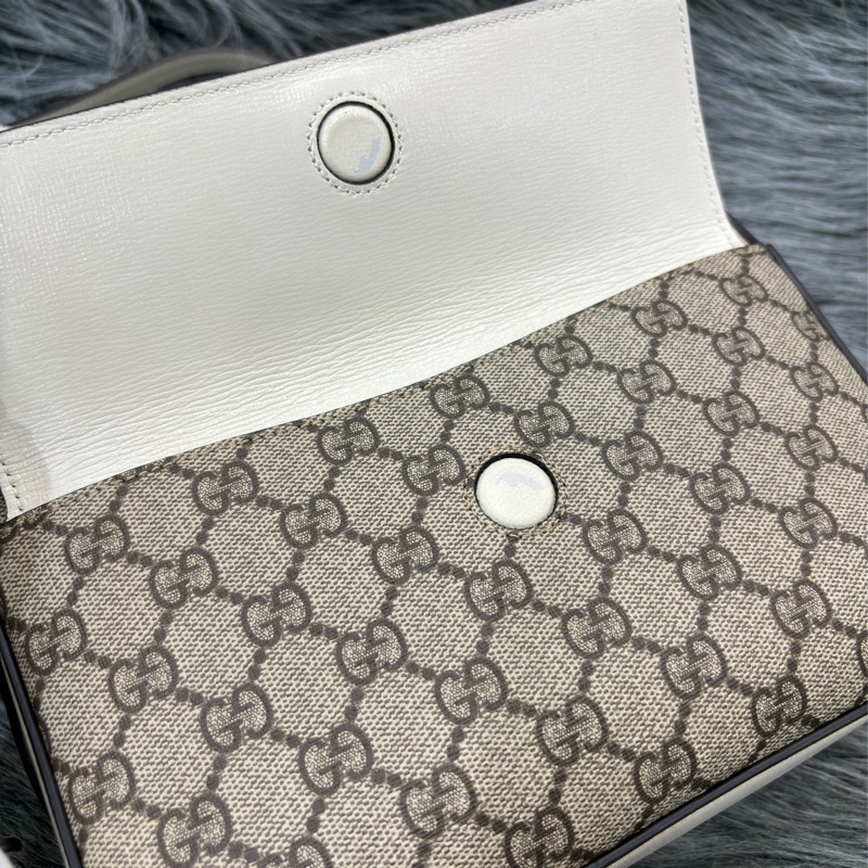 GUCCI 645454 Horsebit 1955 GG 咖啡色PU 乳白色牛皮 馬銜釦 拉鍊包 斜背包 相機包 肩背包-9