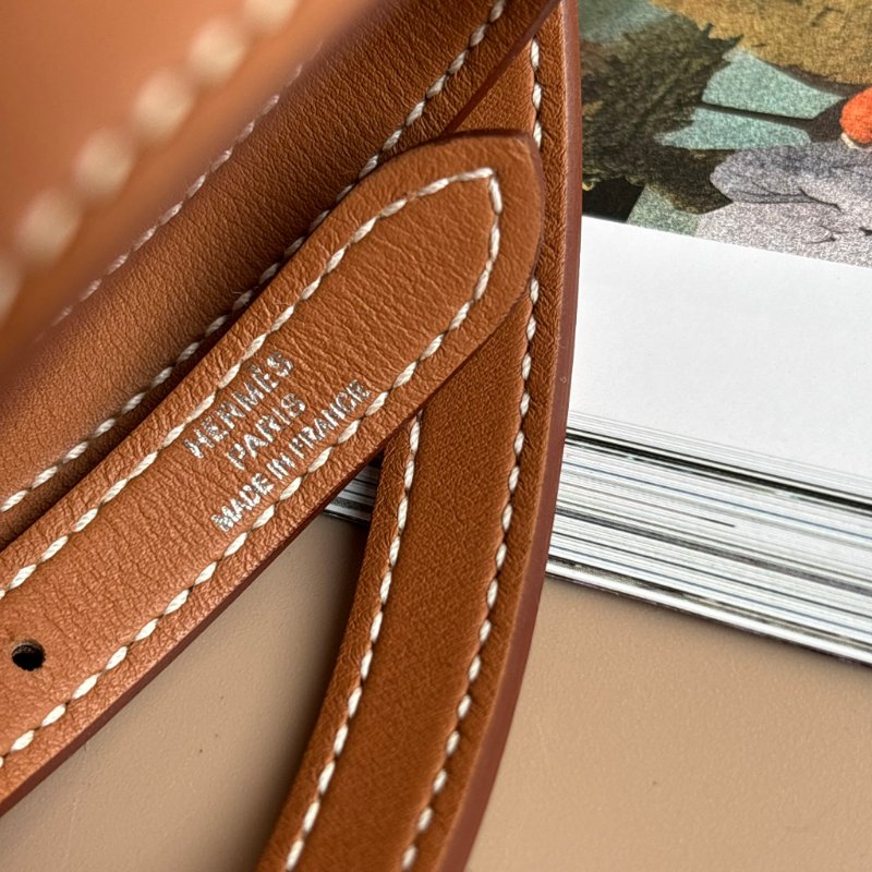 櫃上停產很久！::HERMES 愛馬仕:: W刻MINI HALZAN金棕色銀釦斜背肩背包-21