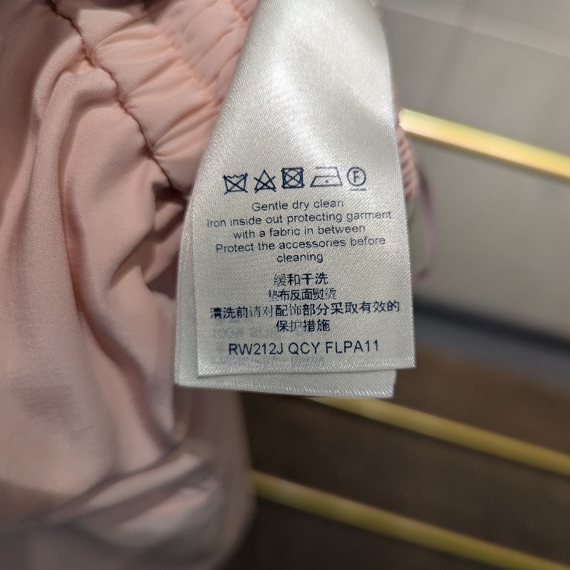 莉亞精品♡LV 嫩粉色蠶絲休閒短褲 尺碼36-4