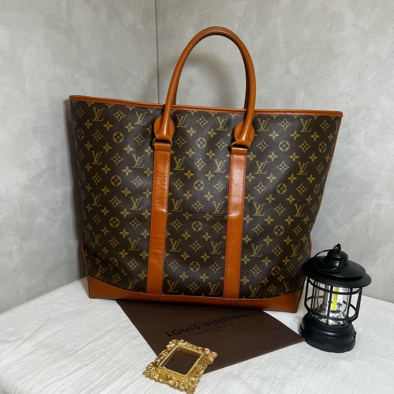 Lv 經典老花紅皮購物包-2