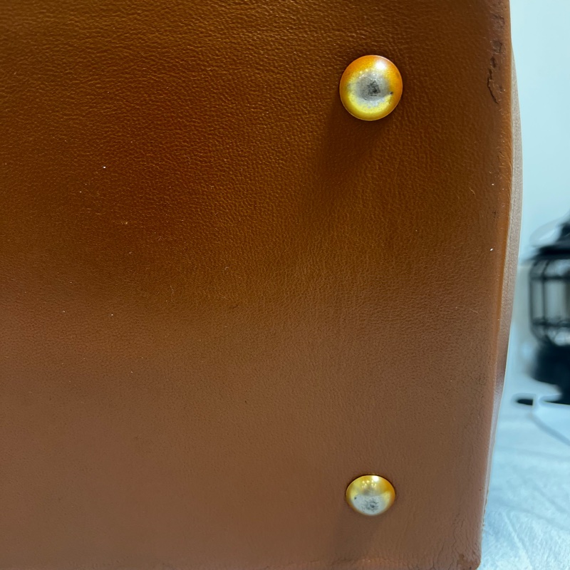 Lv 經典老花紅皮購物包-8