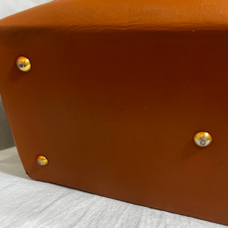 Lv 經典老花紅皮購物包-9