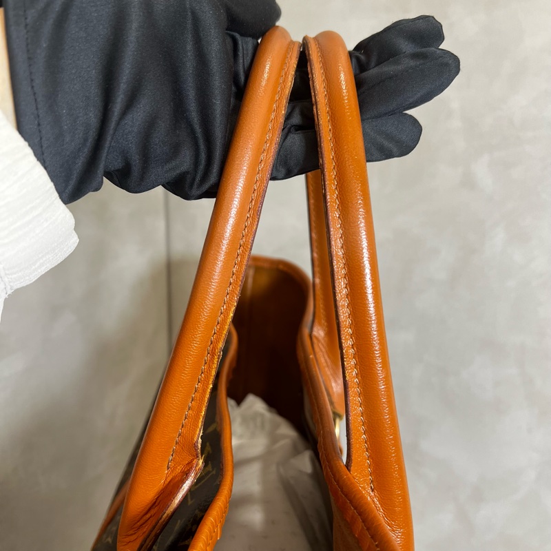 Lv 經典老花紅皮購物包-20