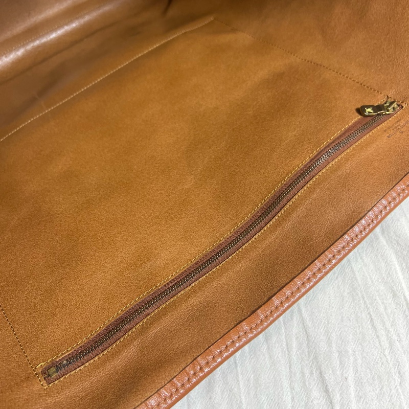 Lv 經典老花紅皮購物包-23