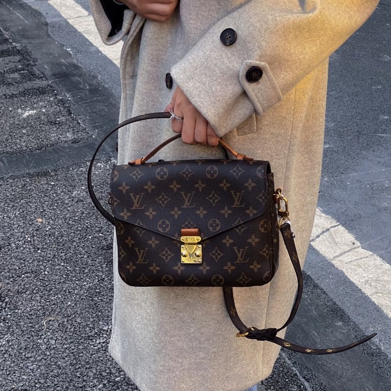 LV路易威登 Pochette Metis老花郵差包斜背包-0