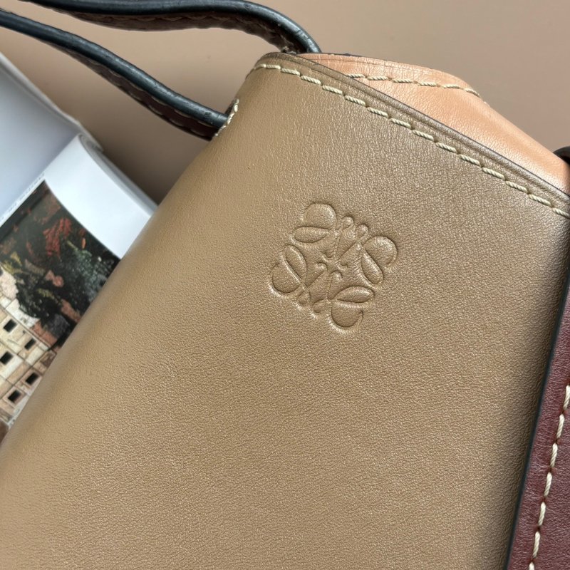 ::LOEWE:: GATE沙色拼接駝色天然小牛皮斜背包馬鞍側背包(小)-1
