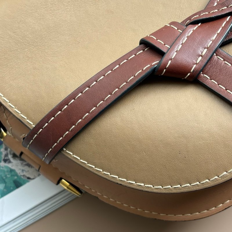 ::LOEWE:: GATE沙色拼接駝色天然小牛皮斜背包馬鞍側背包(小)-6