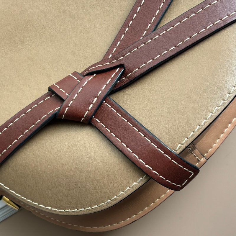 ::LOEWE:: GATE沙色拼接駝色天然小牛皮斜背包馬鞍側背包(小)-7