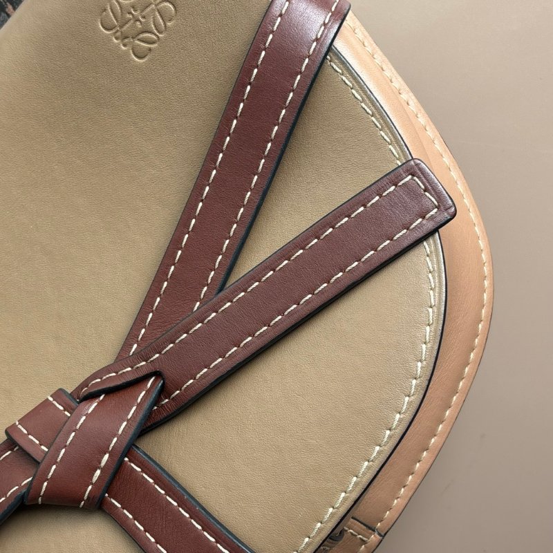 ::LOEWE:: GATE沙色拼接駝色天然小牛皮斜背包馬鞍側背包(小)-8