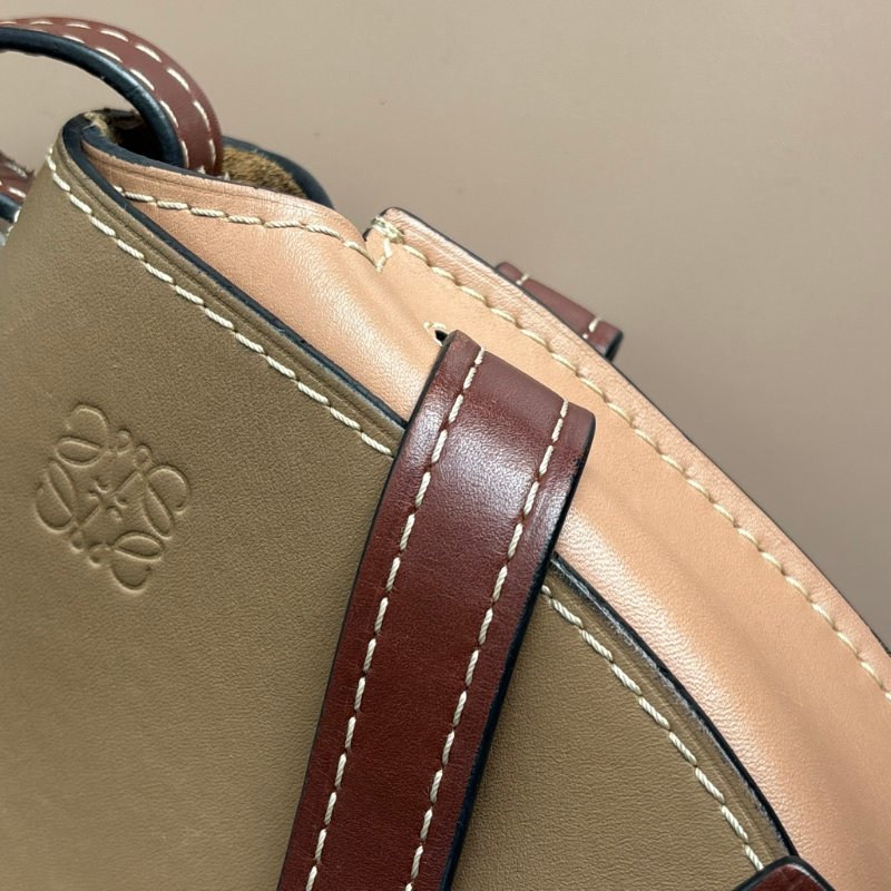 ::LOEWE:: GATE沙色拼接駝色天然小牛皮斜背包馬鞍側背包(小)-9