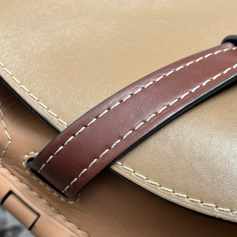 ::LOEWE:: GATE沙色拼接駝色天然小牛皮斜背包馬鞍側背包(小)-10