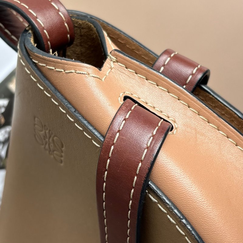 ::LOEWE:: GATE沙色拼接駝色天然小牛皮斜背包馬鞍側背包(小)-12