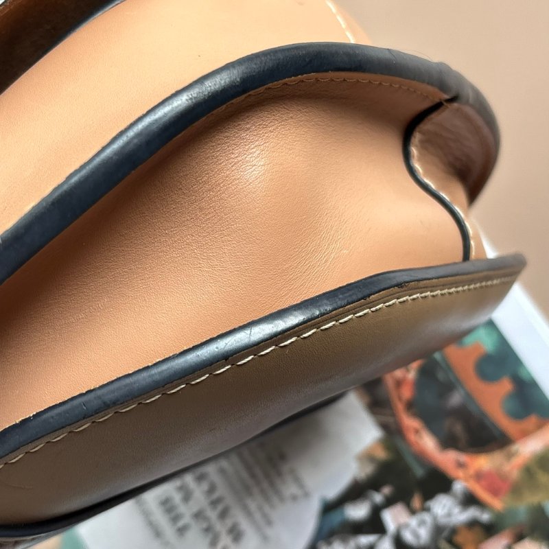 ::LOEWE:: GATE沙色拼接駝色天然小牛皮斜背包馬鞍側背包(小)-22
