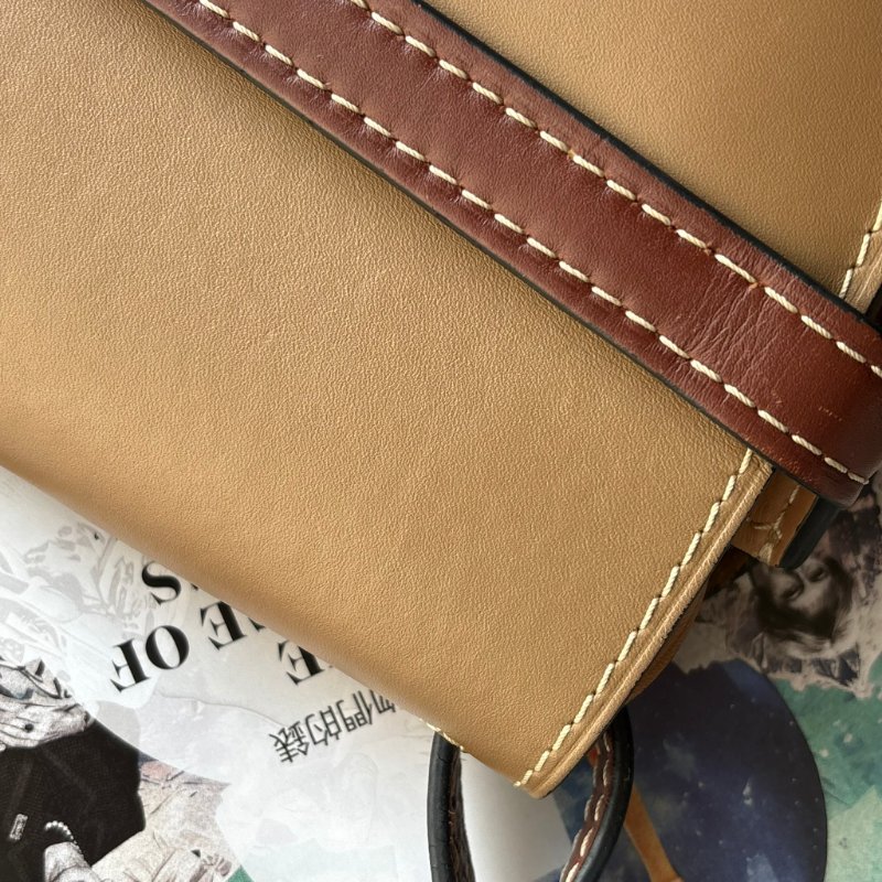 ::LOEWE:: GATE沙色拼接駝色天然小牛皮斜背包馬鞍側背包(小)-33