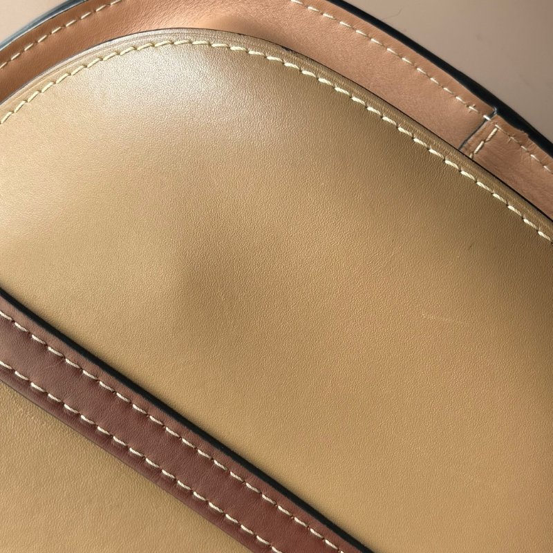 ::LOEWE:: GATE沙色拼接駝色天然小牛皮斜背包馬鞍側背包(小)-36