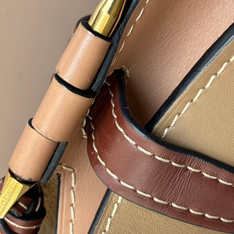 ::LOEWE:: GATE沙色拼接駝色天然小牛皮斜背包馬鞍側背包(小)-38