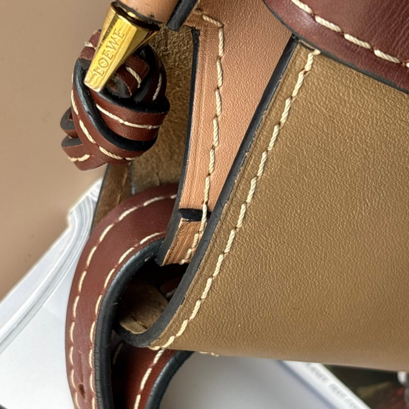 ::LOEWE:: GATE沙色拼接駝色天然小牛皮斜背包馬鞍側背包(小)-39