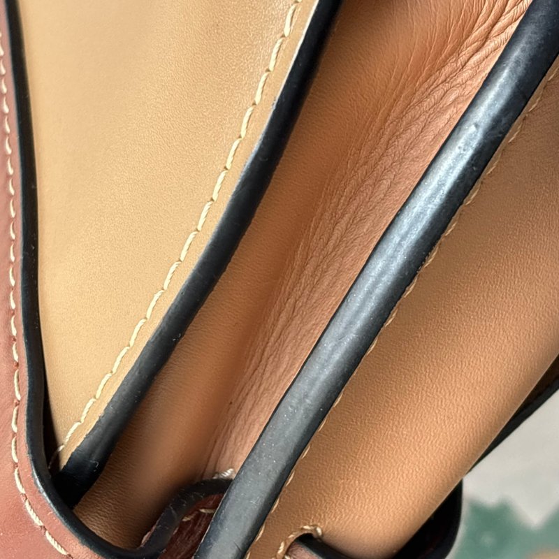 ::LOEWE:: GATE沙色拼接駝色天然小牛皮斜背包馬鞍側背包(小)-42