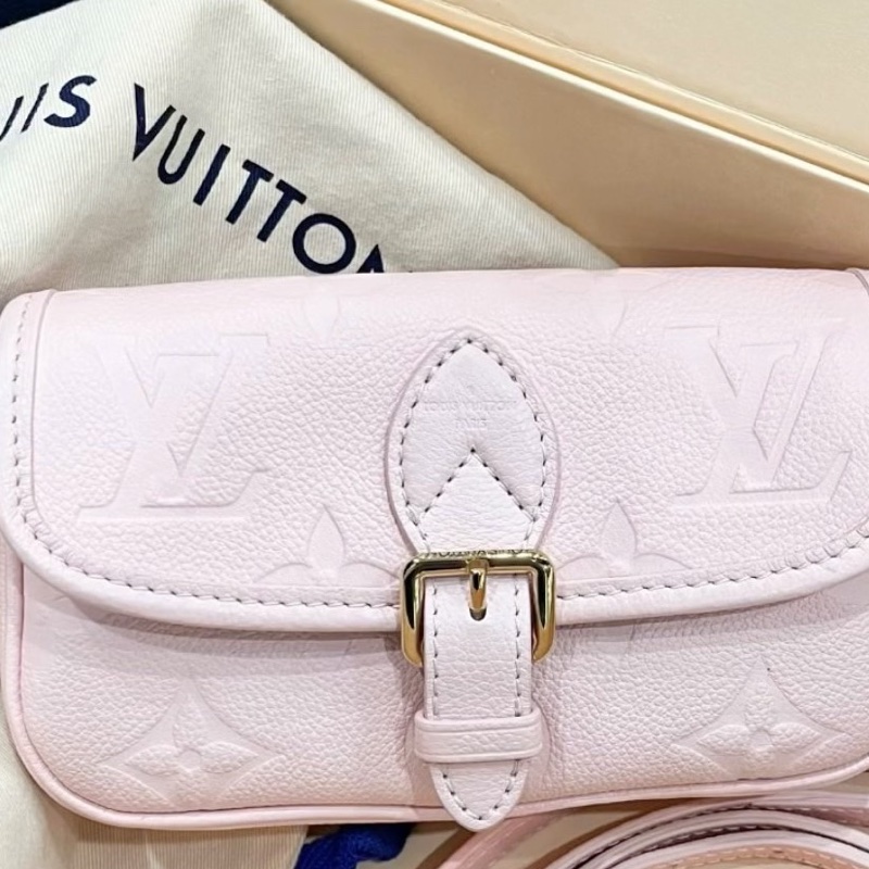 全新芯片款!Louis Vuitton Diane 法棍包 Nano尺寸 奶油粉色!-1
