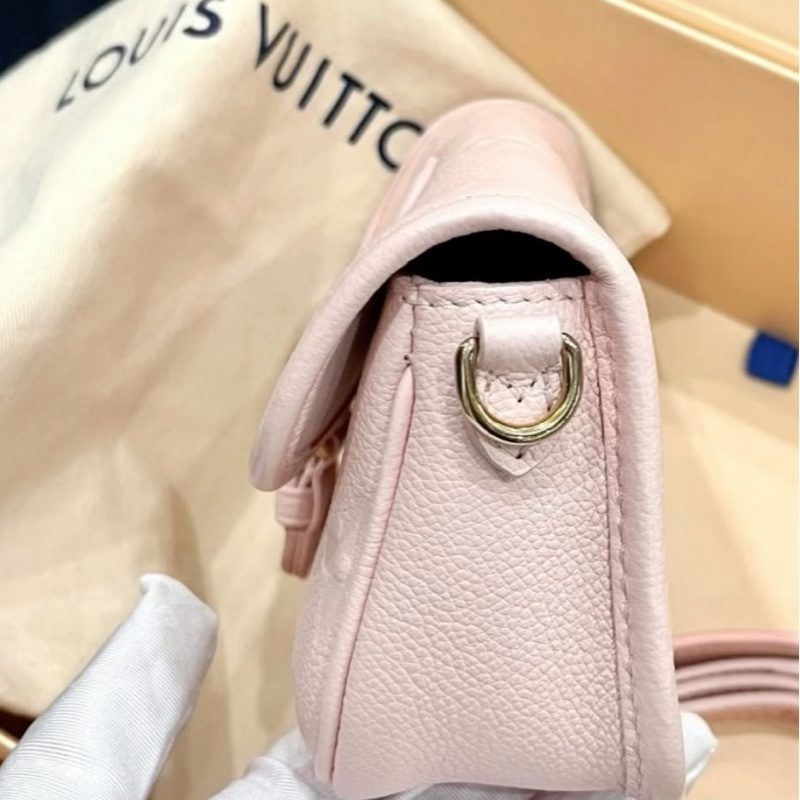 全新芯片款!Louis Vuitton Diane 法棍包 Nano尺寸 奶油粉色!-4