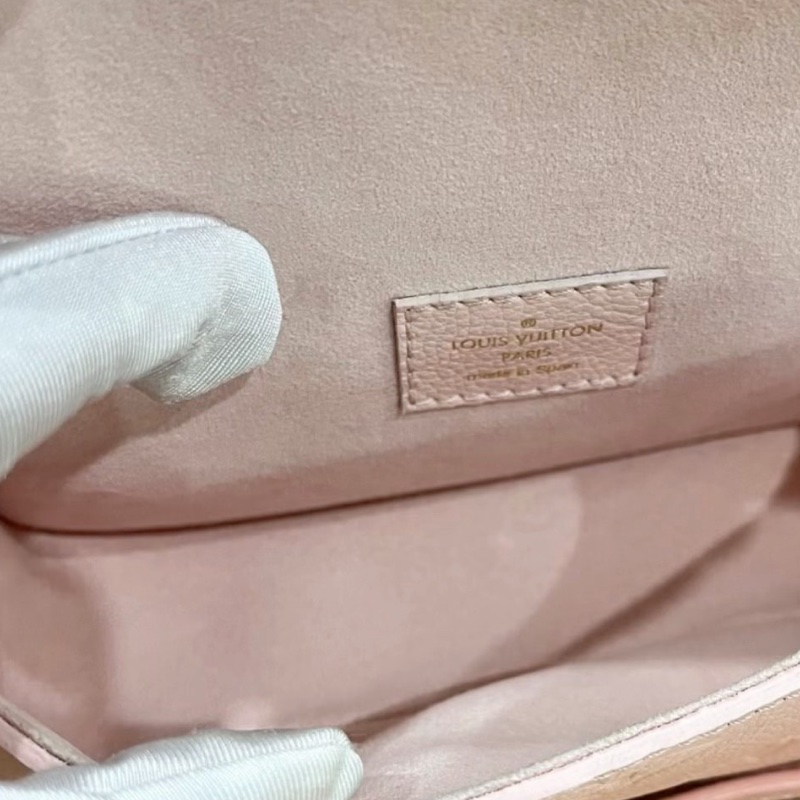 全新芯片款!Louis Vuitton Diane 法棍包 Nano尺寸 奶油粉色!-6