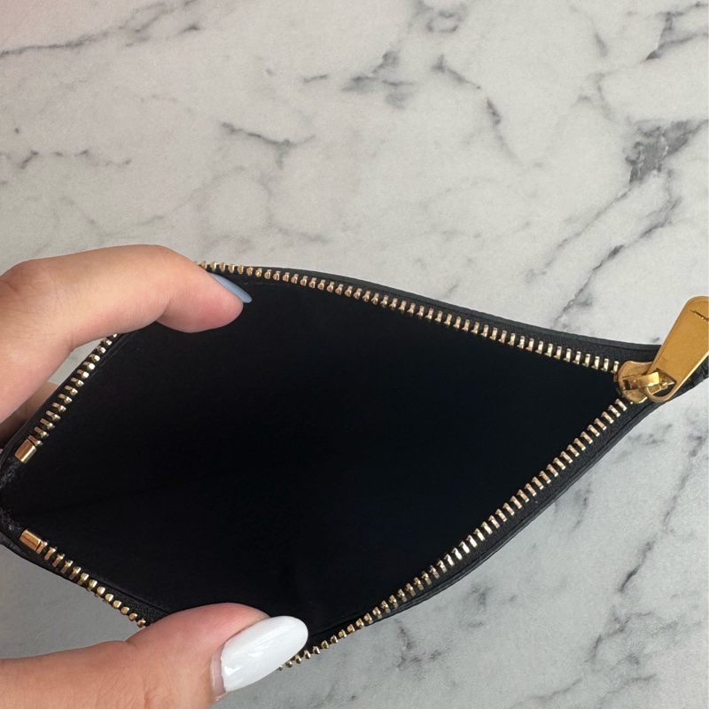 Ferragamo黑防刮牛皮金logo一字拉鏈扁零錢包👛-10