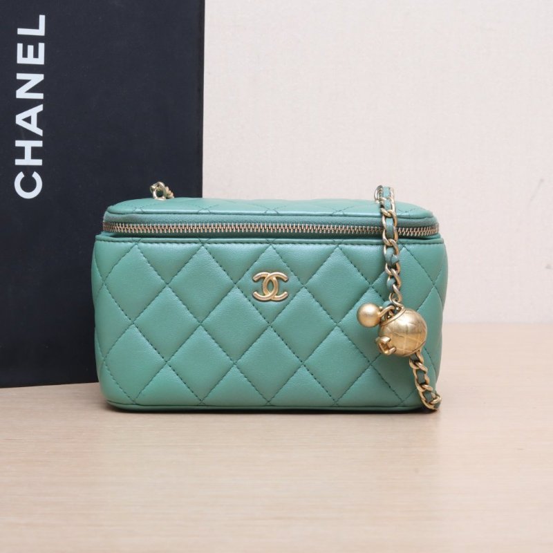 CHANEL(香奈兒) 23S 長盒子化妝包 帶鏡子 16.5cm 綠色 鐳射標 金扣 金球調節扣肩帶-1