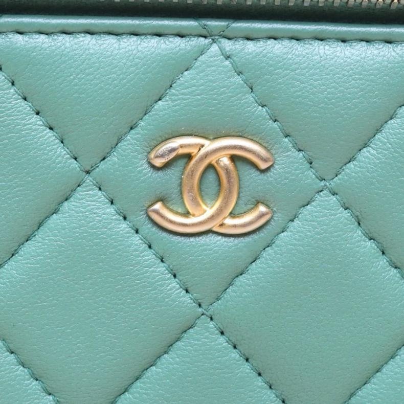 CHANEL(香奈兒) 23S 長盒子化妝包 帶鏡子 16.5cm 綠色 鐳射標 金扣 金球調節扣肩帶-7