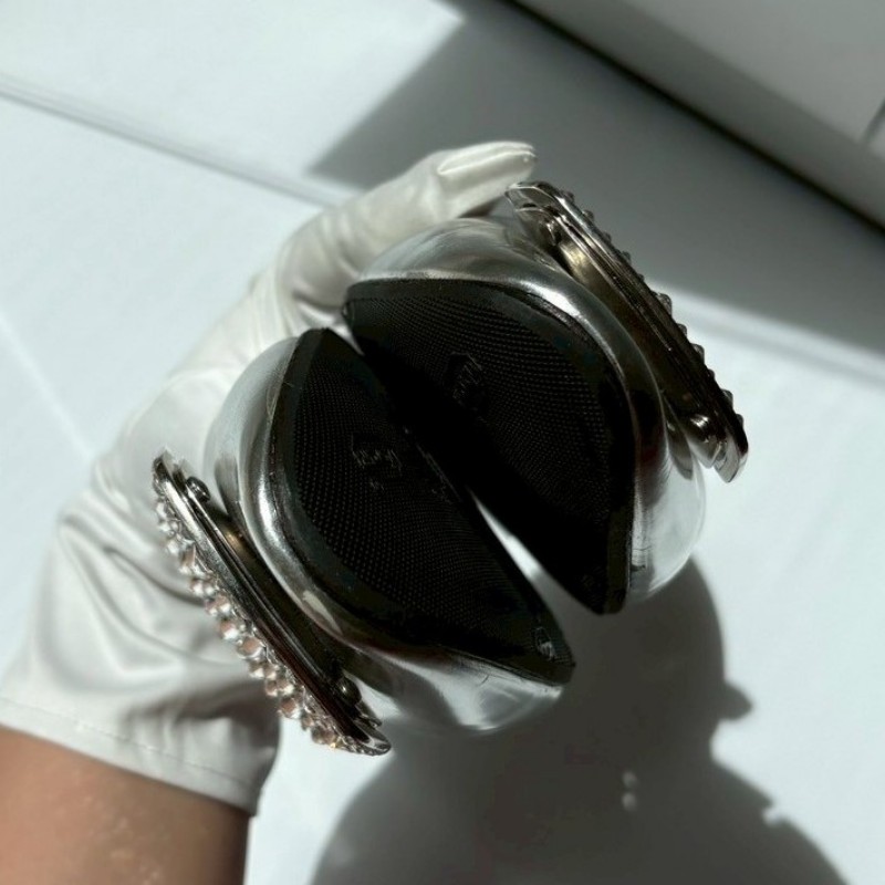 Roger Vivier 水鑽方框銀皮平底鞋-5