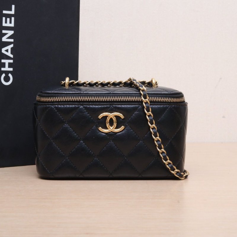 CHANEL(香奈兒) 23C 長盒子化妝包 帶鏡子 16.5cm 黑色 鐳射標 鳳梨扣 寶石鏈條肩帶-1