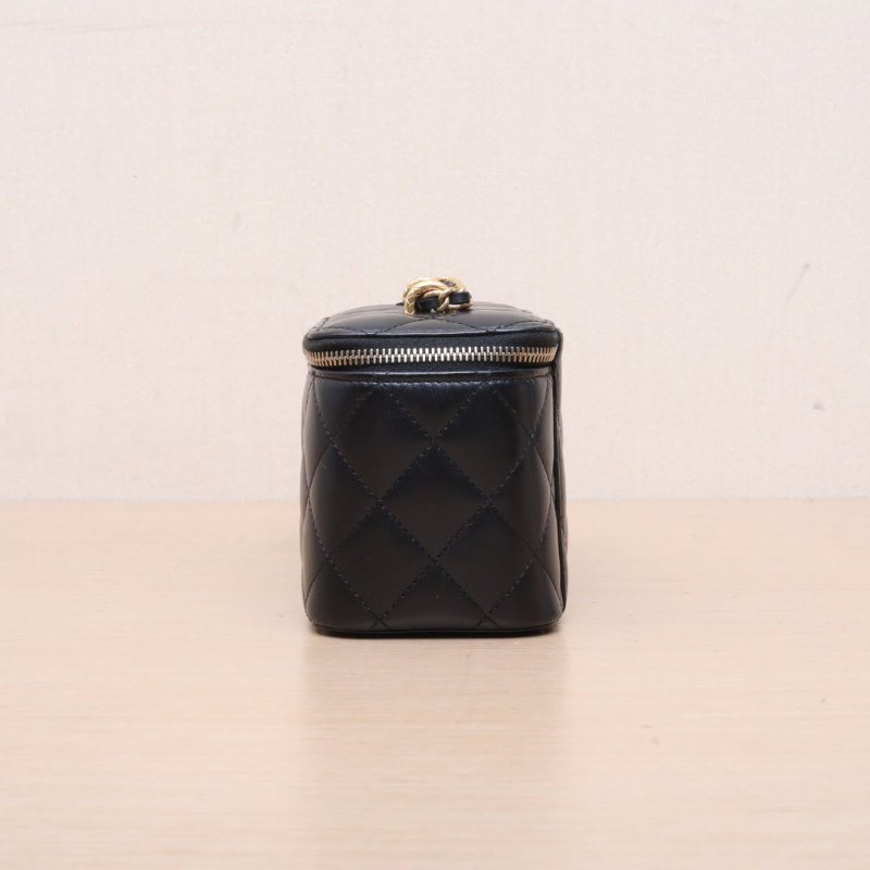 CHANEL(香奈兒) 23C 長盒子化妝包 帶鏡子 16.5cm 黑色 鐳射標 鳳梨扣 寶石鏈條肩帶-4