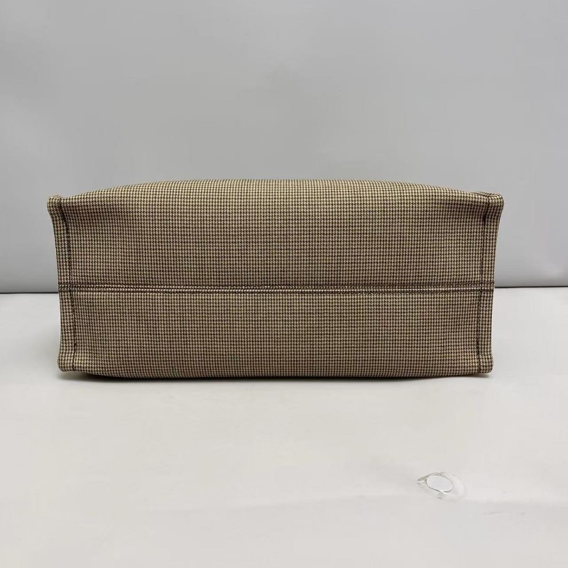 Celine 格紋浮雕凱旋門tote托特包-4