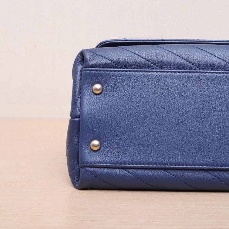 CHANEL(香奈兒) 藍色 25開 金扣 V紋郵差包 單肩包-6